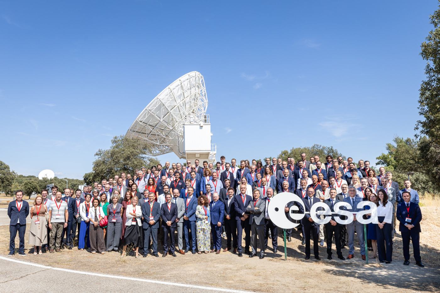 SpaceLocker with the ESA community in front of a ground station antenna